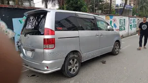 Toyota Noah 2003 Silver