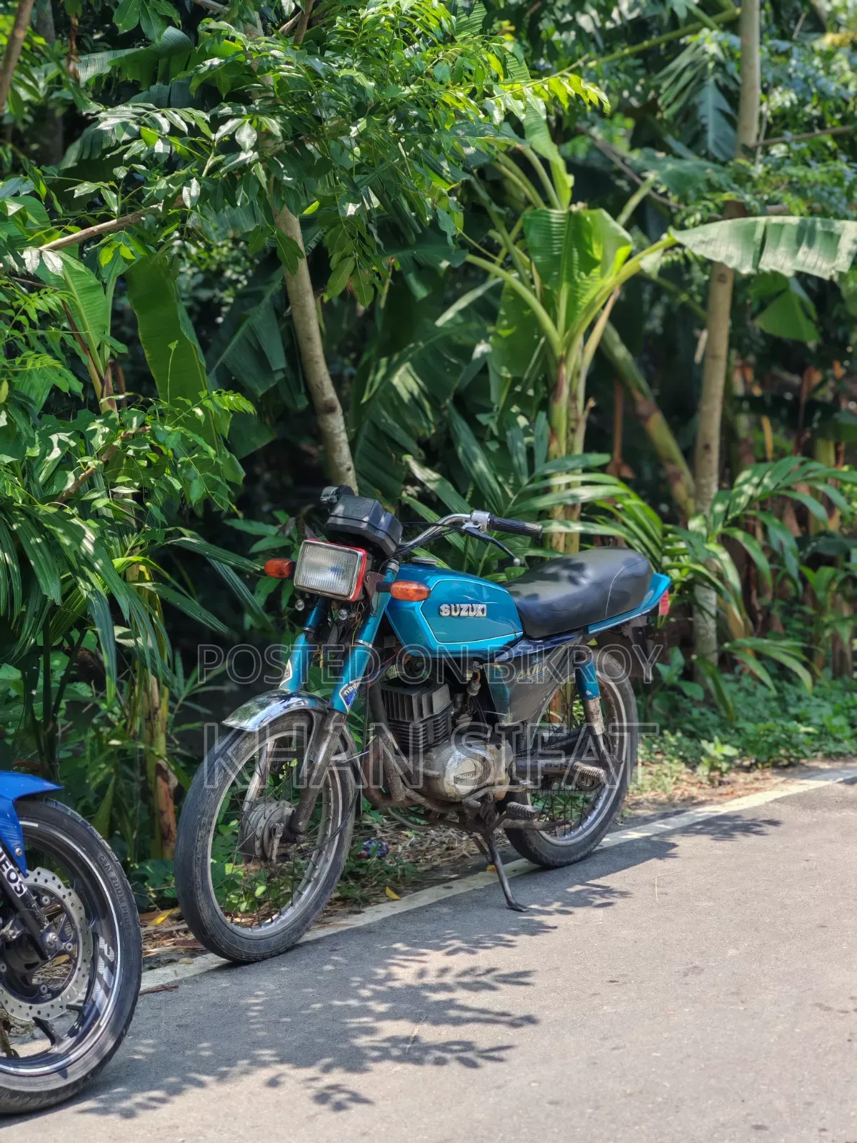 Suzuki ১৯৯৯ নীল