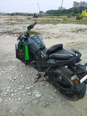 ইয়ামাহা ২০২৪ নীল