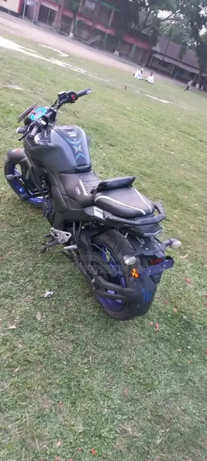 ইয়ামাহা ২০২৪ নীল