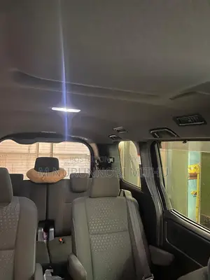 Toyota Noah 1.8 ফোর হুইল ড্রাইভ হাইব্রিড (৭ সিটার) ২০১৮