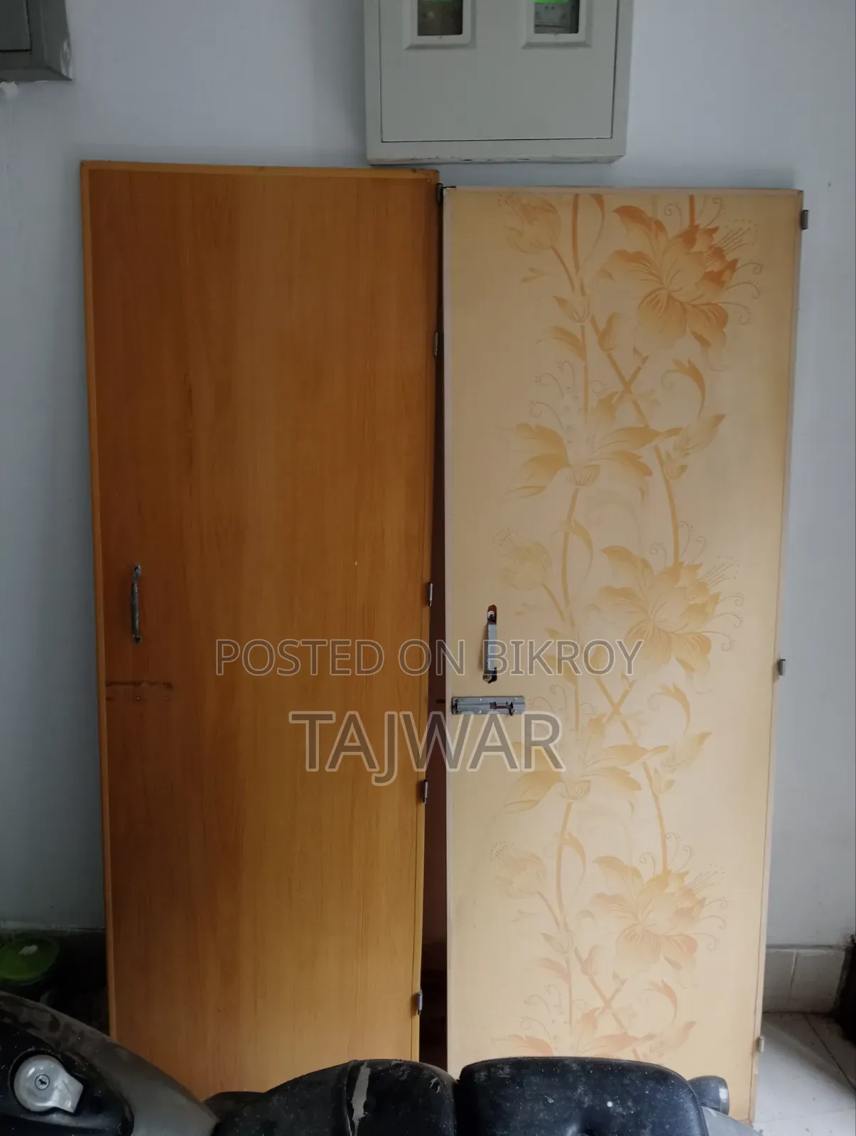 পুরোনো ব্যবহারিক প্লাস্টিক দরজা