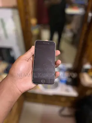 Apple iPhone SE (2022) 64 GB White