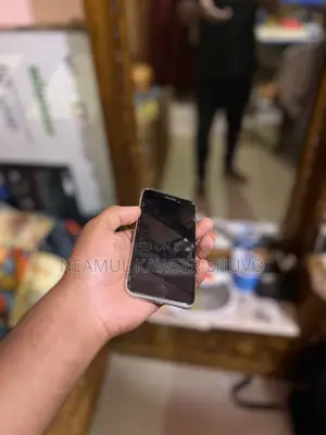 Apple iPhone SE (2022) 64 GB White