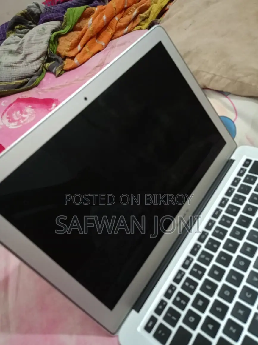 ল্যাপটপ অ্যাপল ম্যাকবুক এয়ার ২০১৭ ৮জিবি ইন্টেল কোর আই৫ এসএসডি ১২৮জিবি
