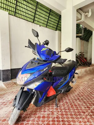 Yamaha 2021 Blue