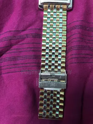 টাইটান ঘড়ি বিক্রয়ের জন্য
