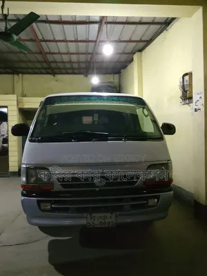Toyota HiAce Siyaya 2004 White