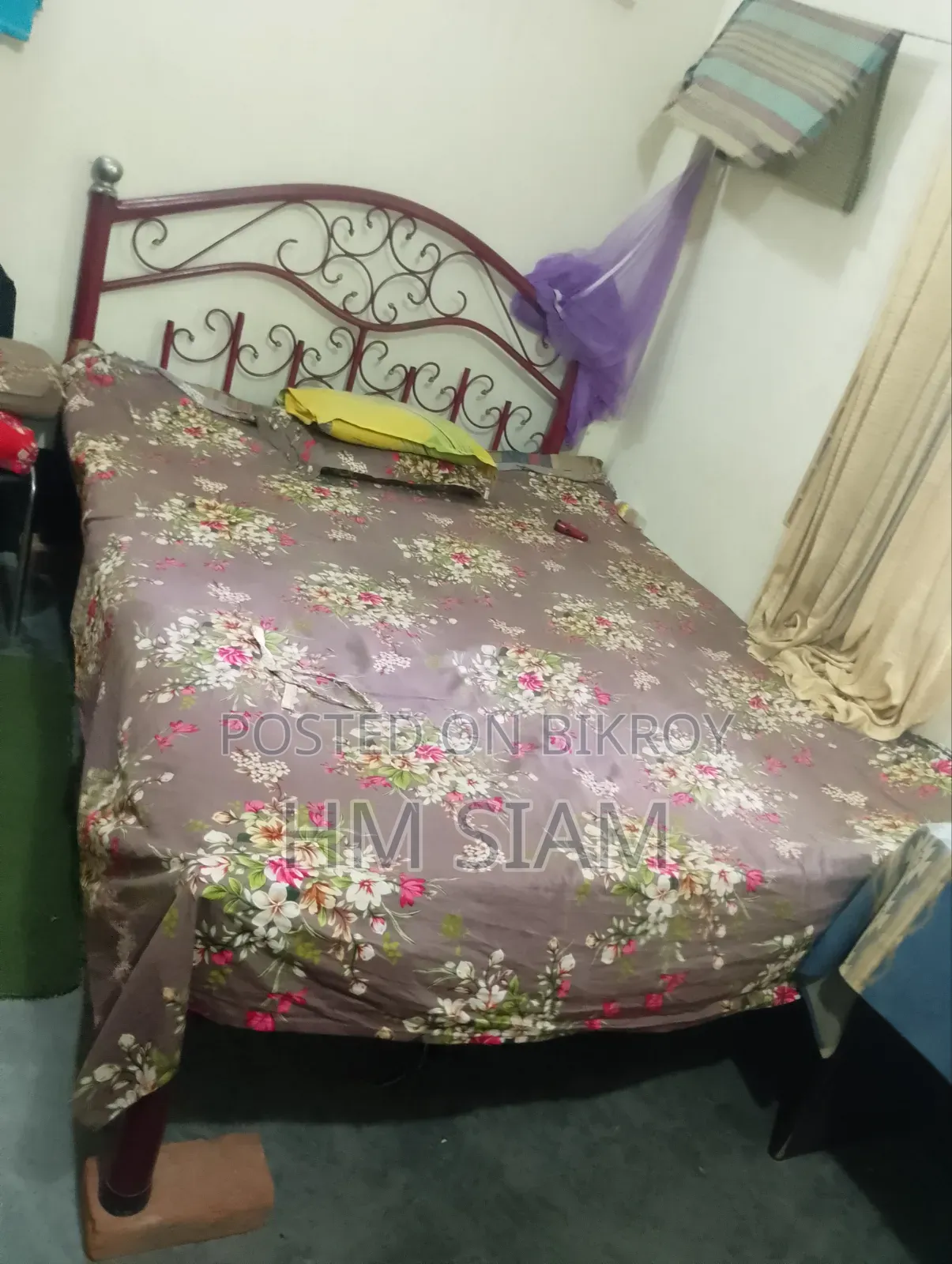 এই খাট্টি হচ্ছে খুব ভালো একটি খাট কিছু টাকার সমস্যার জন্য বিক্রয় হবে