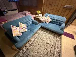 বিলাসবহুল নীল রঙের সোফা