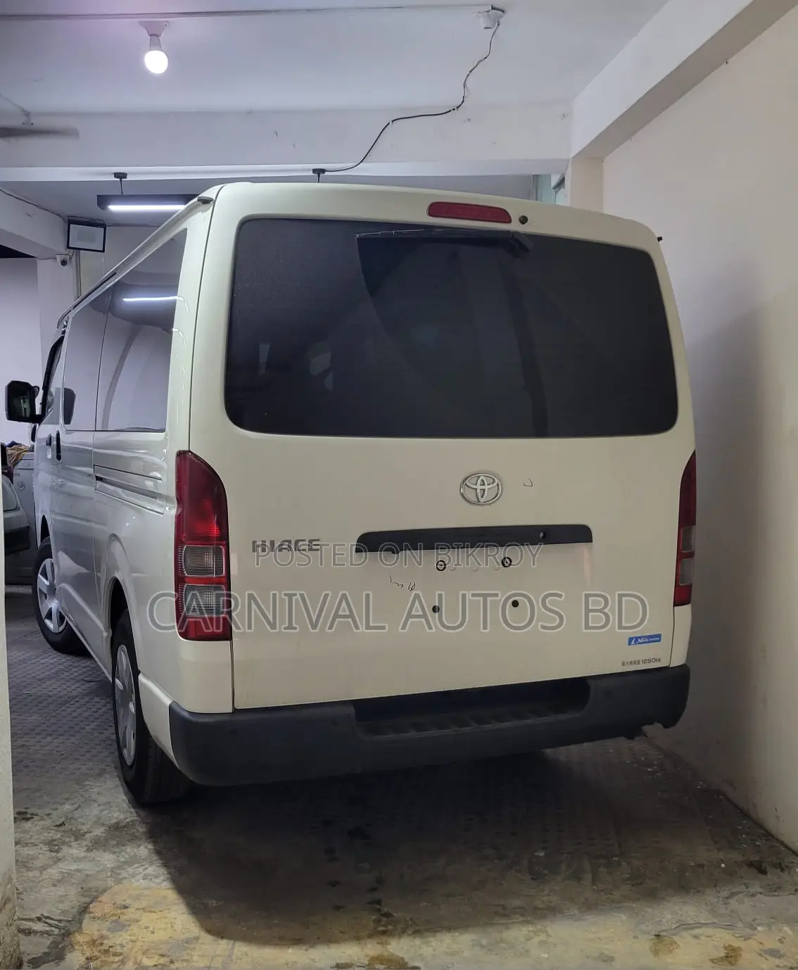 Toyota HiAce 2021 Black
