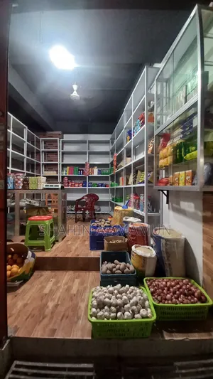 Shop for rent including goods and decoration.