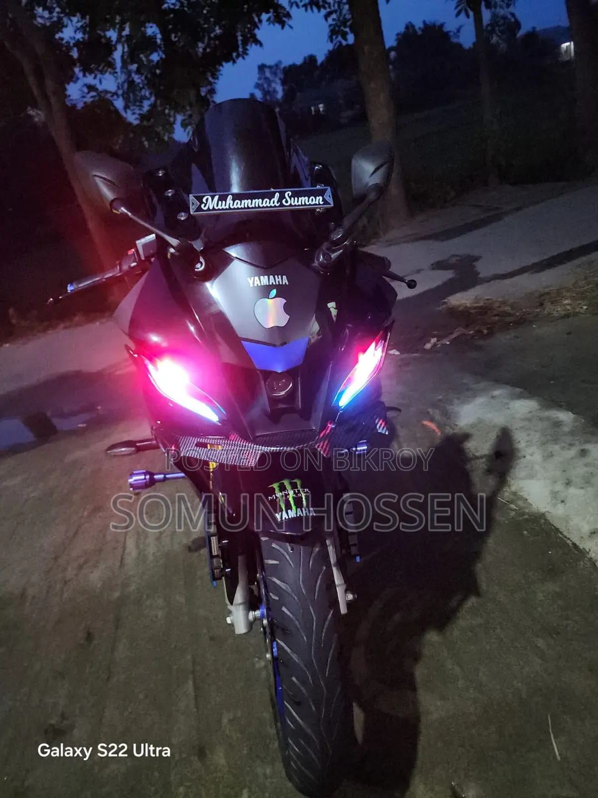 Yamaha 2025 Black motorbike