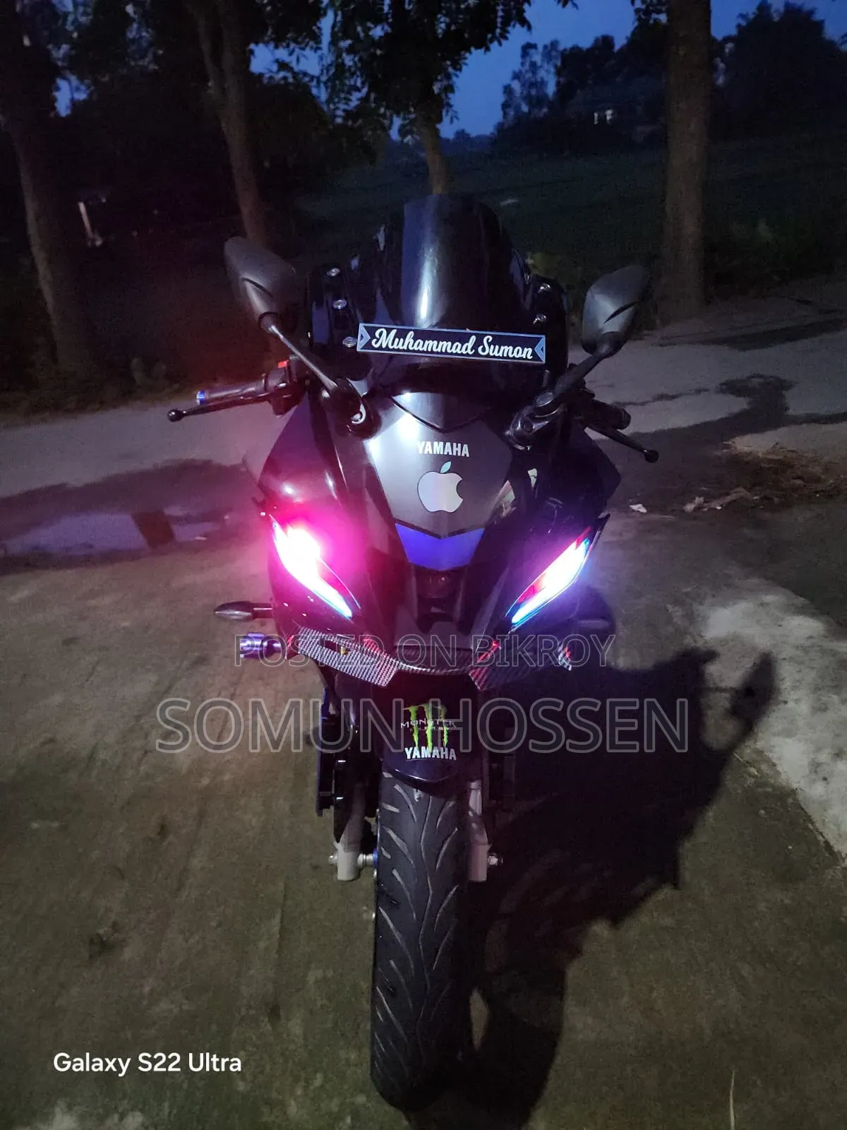 Yamaha 2025 Black motorbike