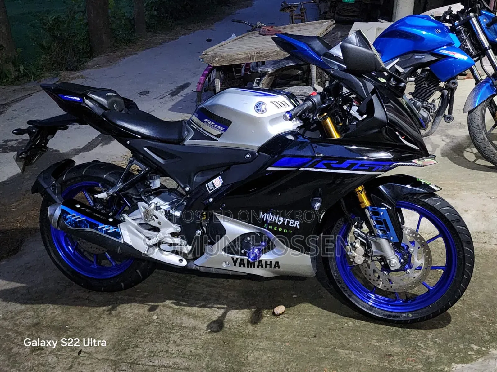 Yamaha 2025 Black motorbike
