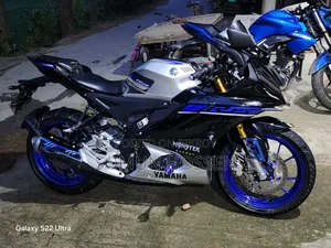 Yamaha 2025 Black motorbike