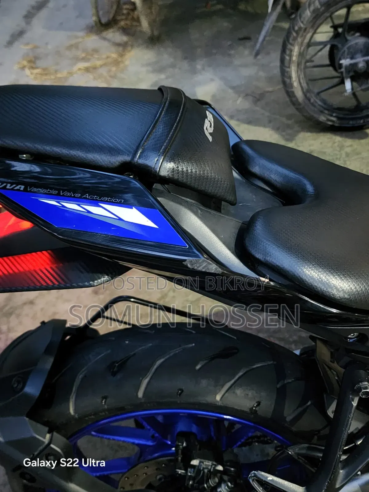 Yamaha 2025 Black motorbike