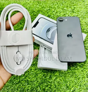Apple iPhone 16e 128 GB Black