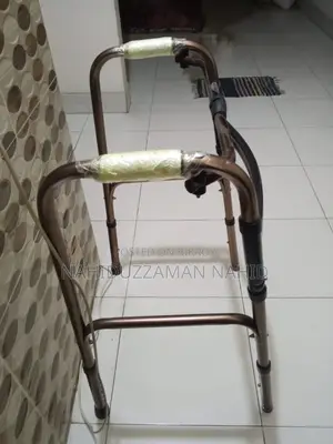 ফোল্ডিং ওয়াকিং ফ্রেম / ওয়াকার (Walker) - প্রায় নতুন