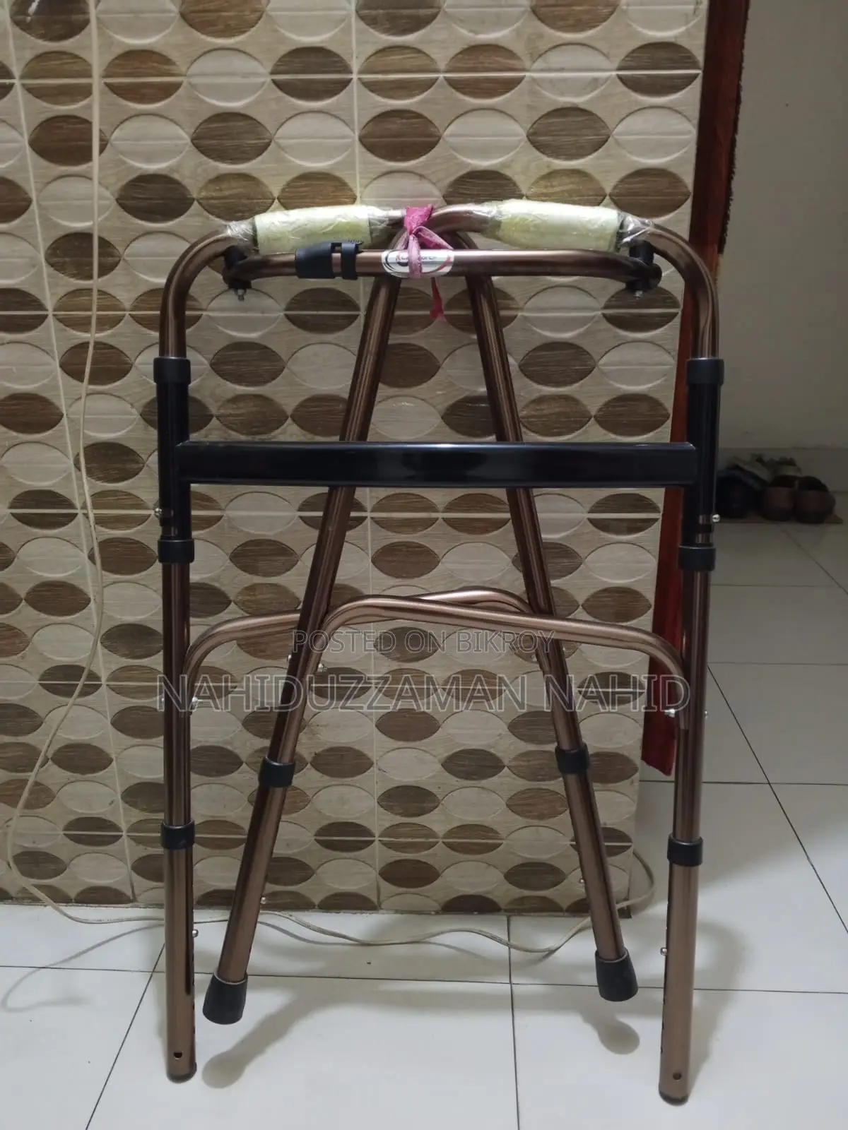 ফোল্ডিং ওয়াকিং ফ্রেম / ওয়াকার (Walker) - প্রায় নতুন