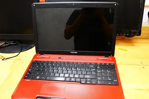 Laptop Toshiba Satellite C665 2GB Intel Core i3 HDD+SSD 320GB