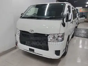 টয়োটা হাইএস ২০২১ সাদা
