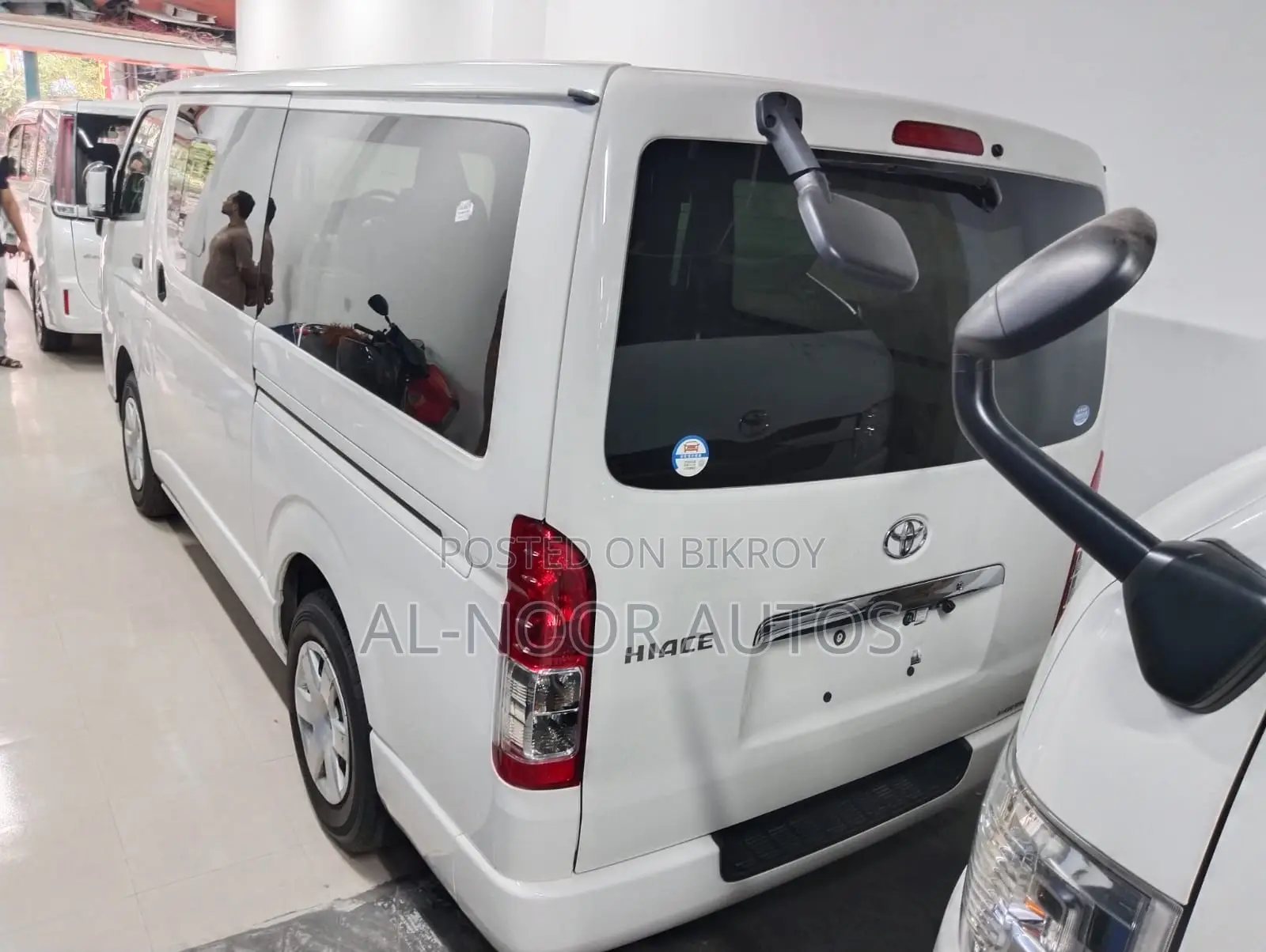 টয়োটা হাইএস ২০২১ সাদা