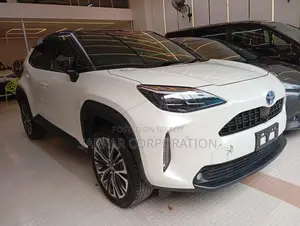 Toyota Yaris Cross 1.5 Hybrid AWD 2021 Pearl