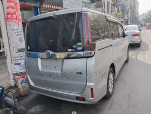টয়োটা নোয়াহ ২০২১ সিলভার