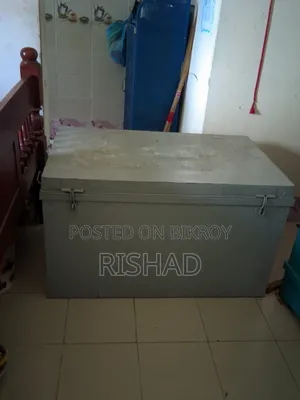 একটি বাক্স বিক্রি হবে অনেক মজবুত