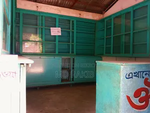 দোকানের ফার্নিচার বিক্রি করা হবে