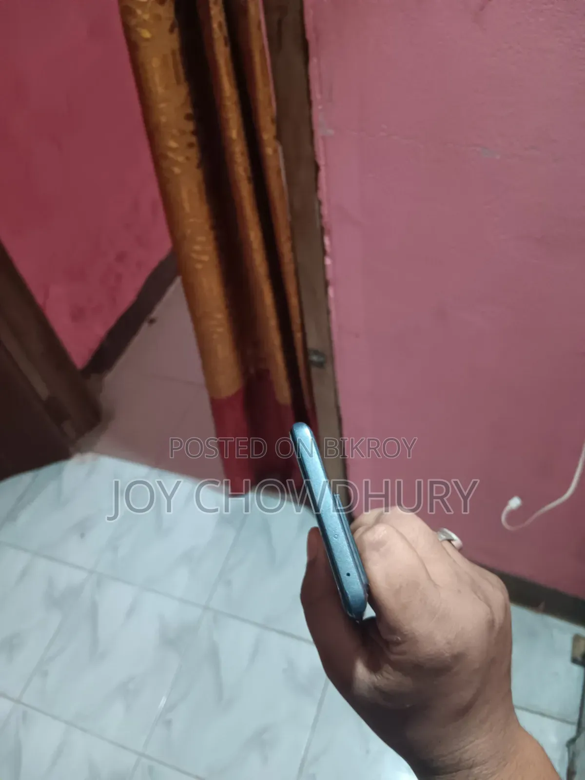 আইকিউওও ২৫৬ জিবি নীল