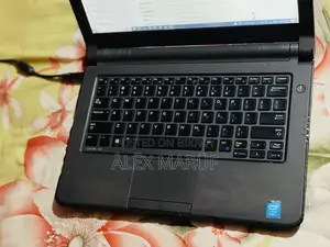 Laptop Dell Latitude 3350 4GB Intel Core I5 eMMC 500GB