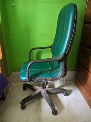 Otobi Mid Level Swivel Chair