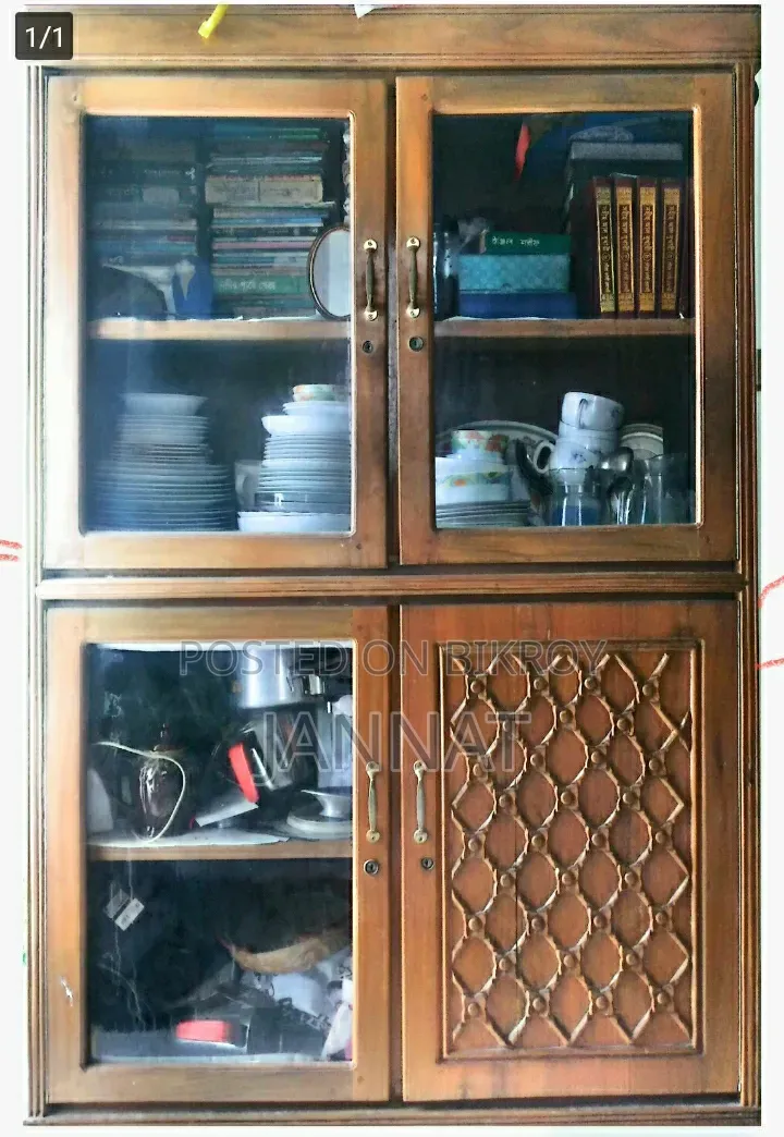 আকাশমনি কাঠের সুকেজ