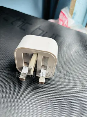 অ্যাপল ২০ ওয়াট ইউএসবি-সি পাওয়ার অ্যাডাপ্টার
