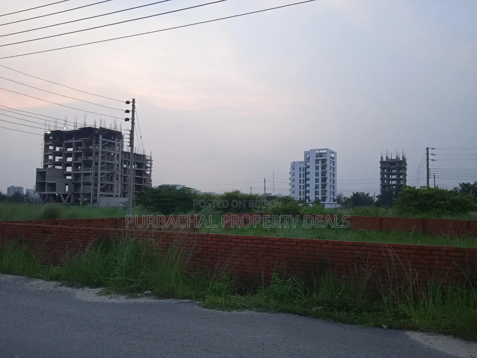 ব্লক এম, রোড উত্তরমুখী ৮ কাঠার প্রিমিয়াম প্লট বিক্রয়ের জন্য