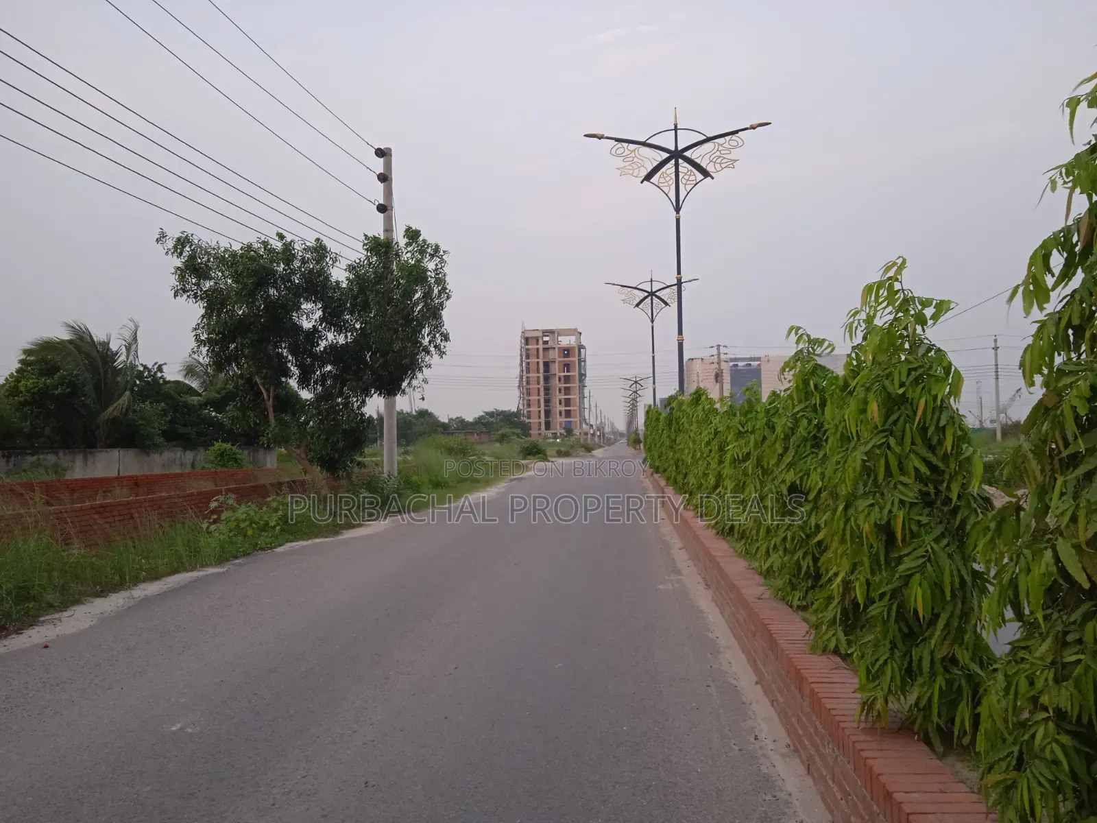 ব্লক এম, রোড উত্তরমুখী ৮ কাঠার প্রিমিয়াম প্লট বিক্রয়ের জন্য