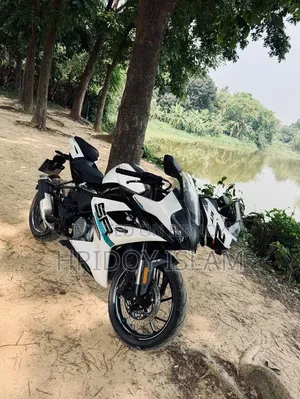 CFMoto 300SR 2025 White