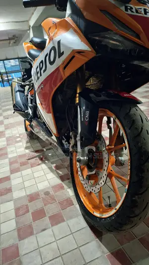 Honda CBR 2022 Orange