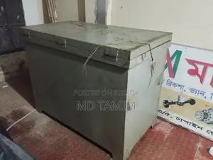 স্টিলের ট্রাঙ্ক