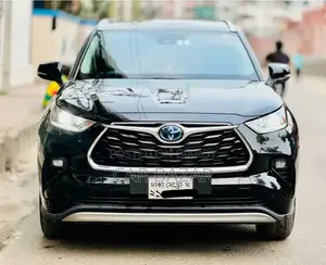 টয়োটা হাইল্যান্ডার ২০২৩ কালো
