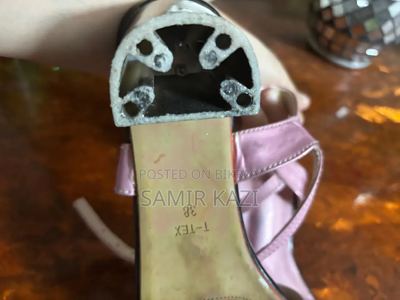 দুই জোড়া জুতা মাত্র ১০০০ টাকা