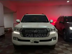 টয়োটা ল্যান্ড ক্রুজার ২০১৭ পার্ল