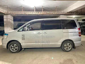 Toyota Noah 2002 Silver