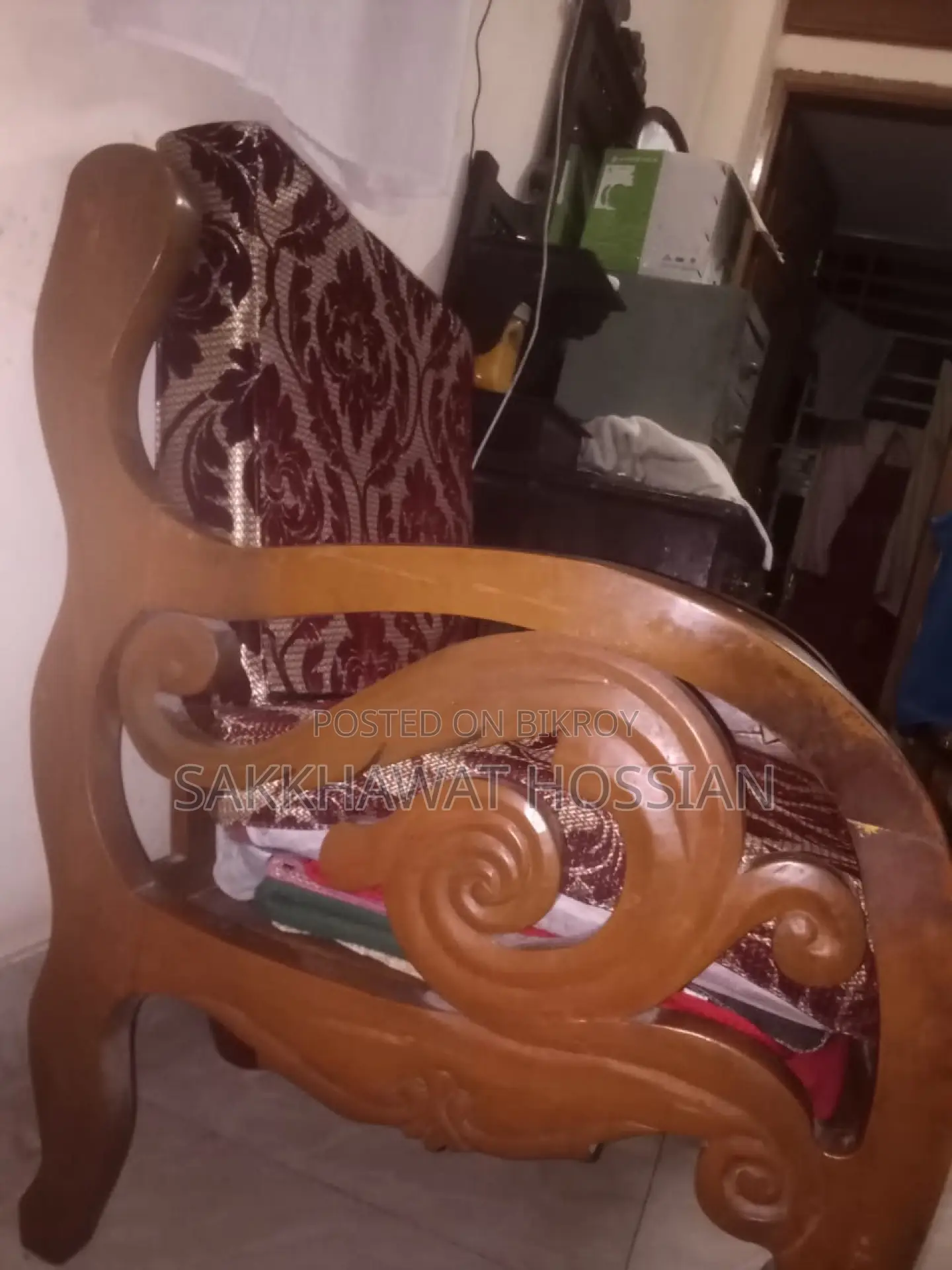 Shegun Wood Sofa