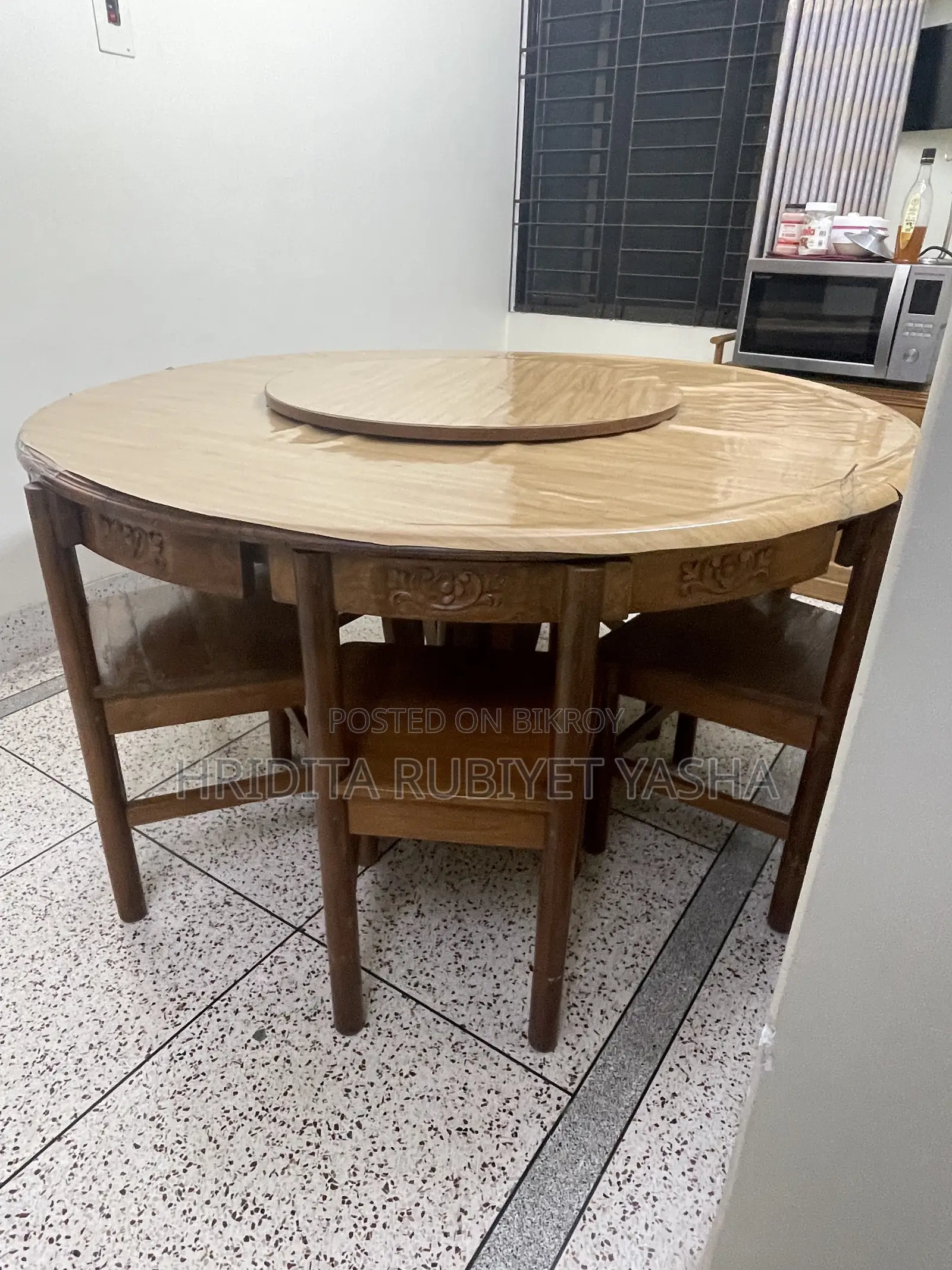 Dining Table (Almost New in Condition)