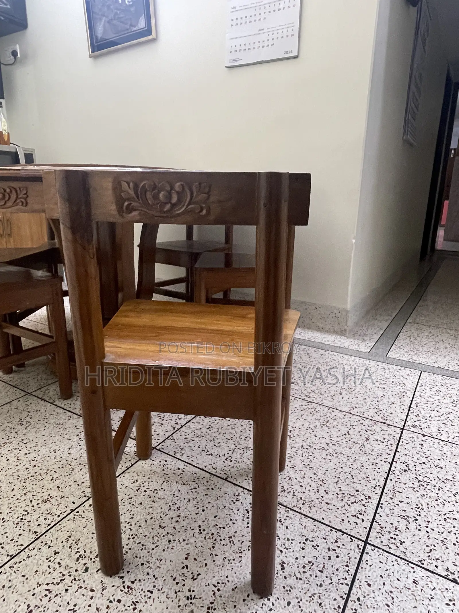 Dining Table (Almost New in Condition)