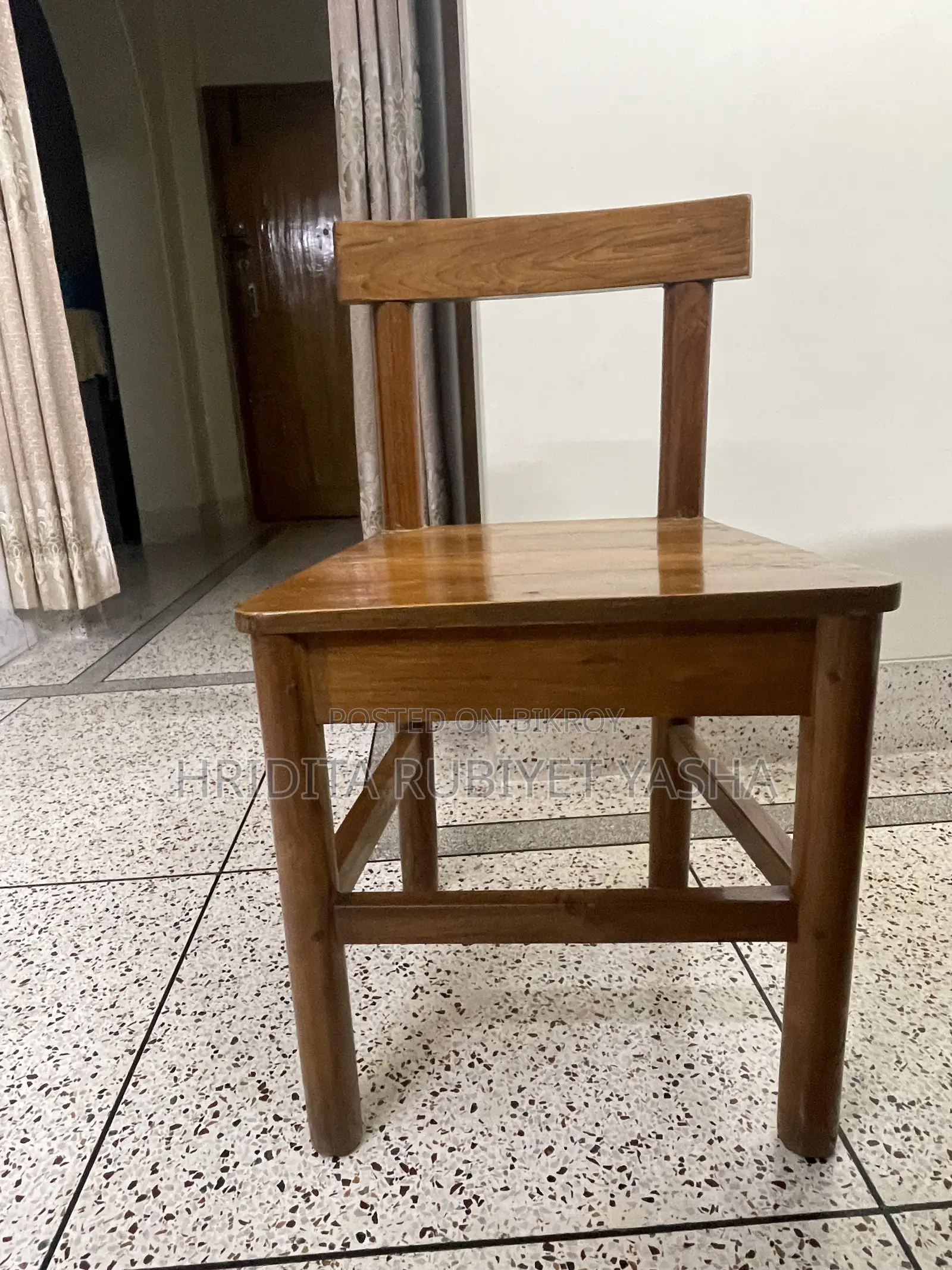 Dining Table (Almost New in Condition)