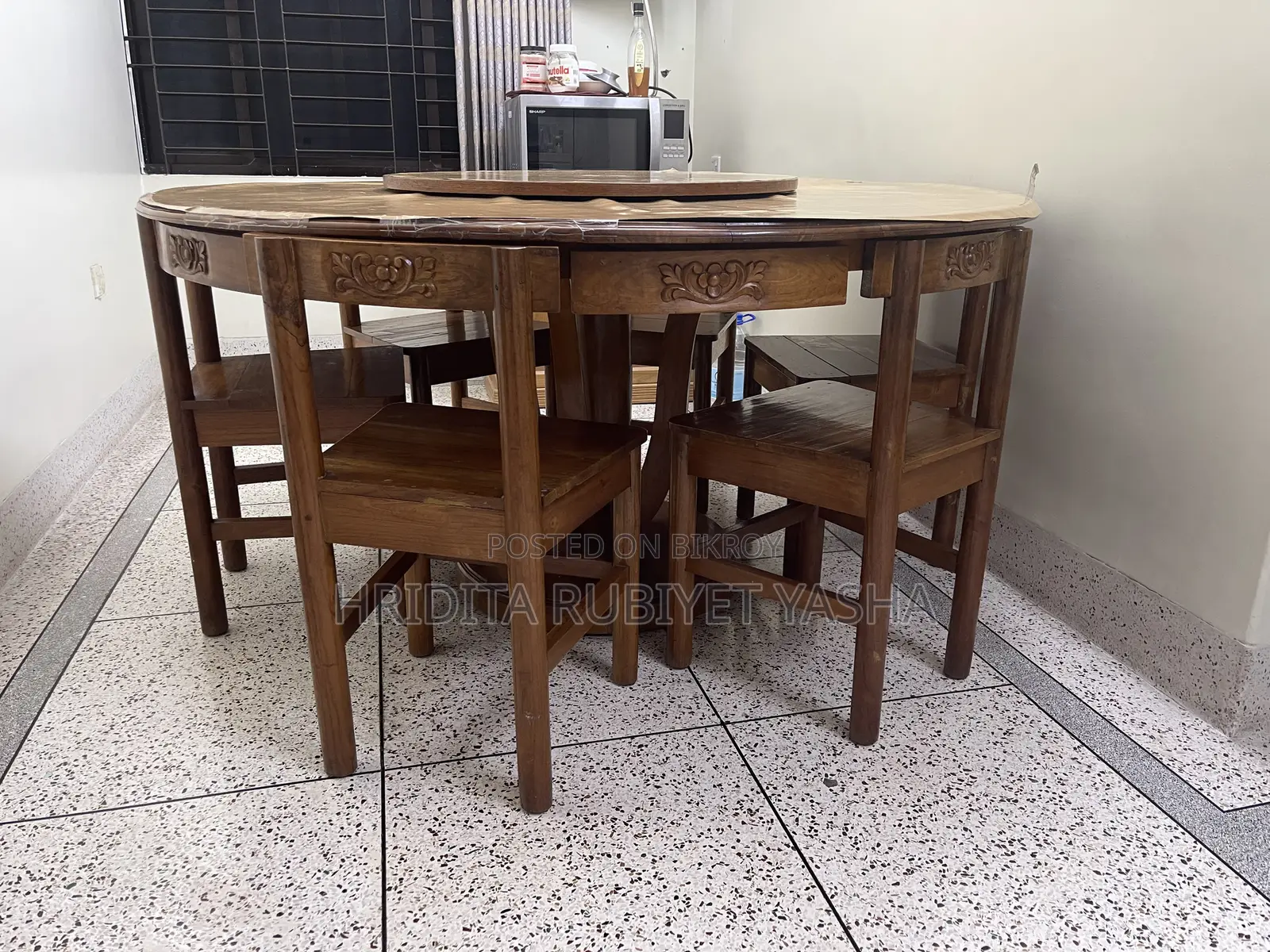 Dining Table (Almost New in Condition)
